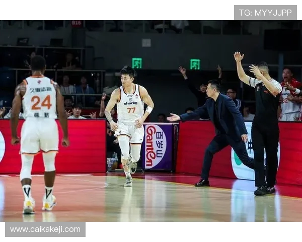 张镇麟展现全面实力带动球队攻防两端发挥引领新赛季篮球热潮